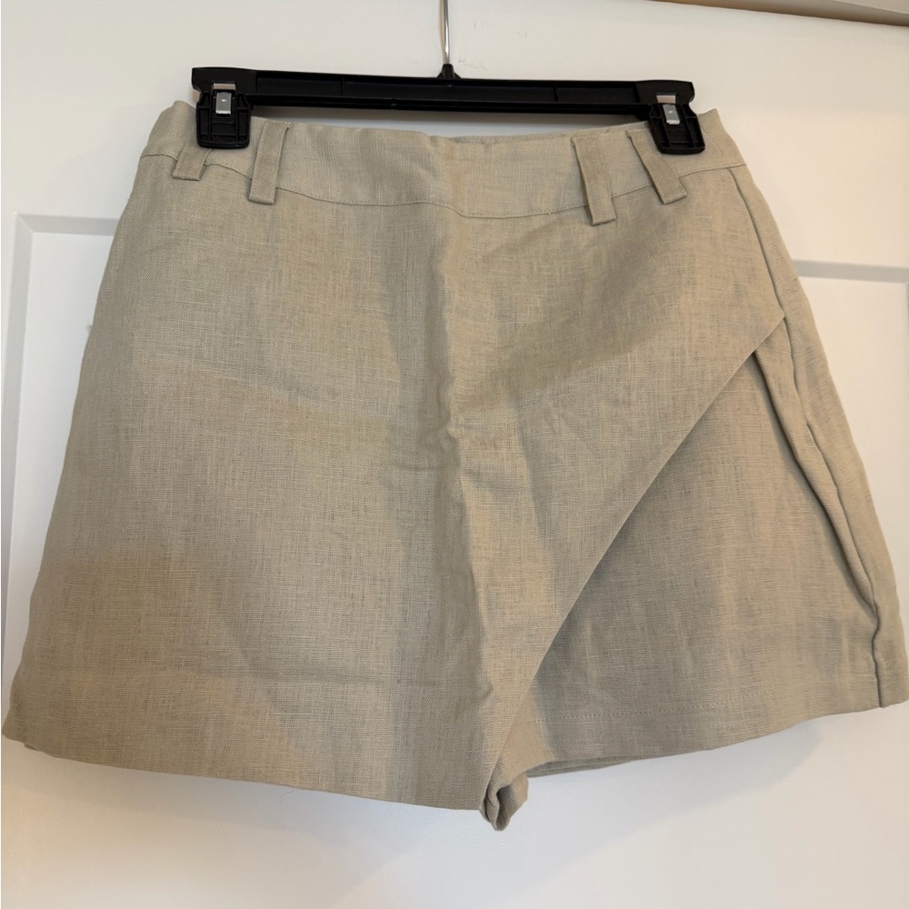 NWT DISSH SKORT US SIZE 4